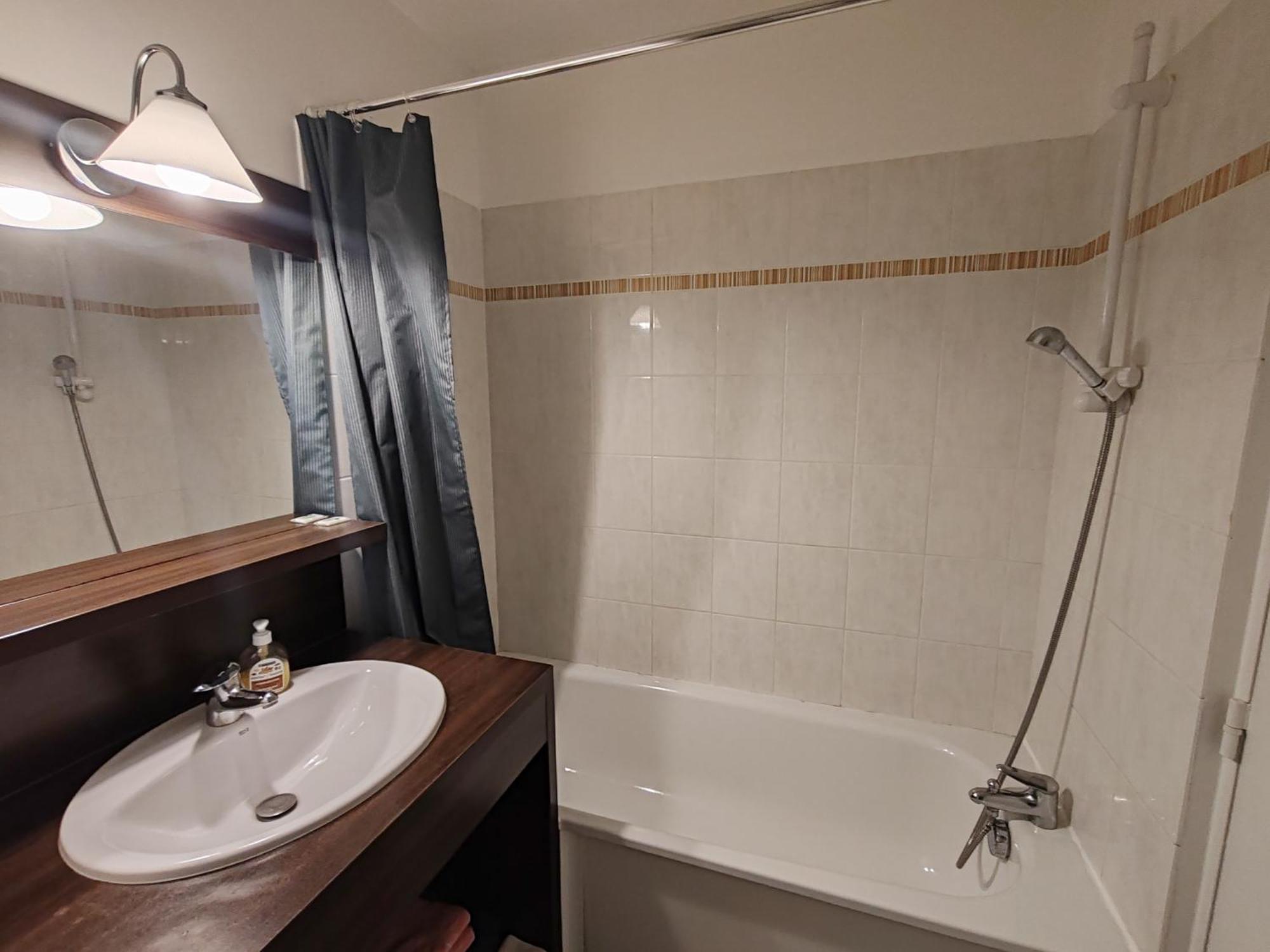Disneyland Paris 10min/val D'europe 5min/wifi/tv * Montevrain