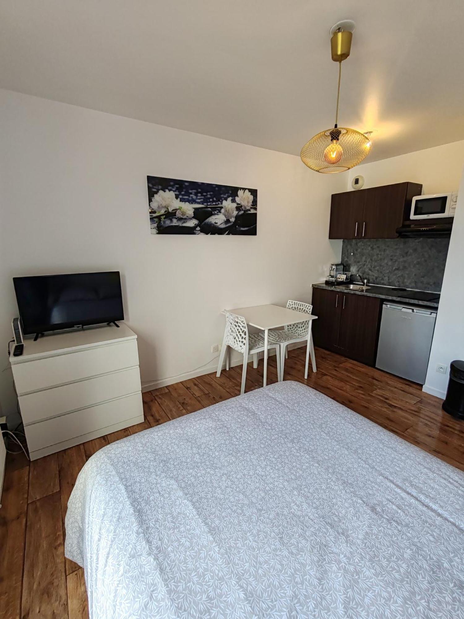 Disneyland Paris 10min/val D'europe 5min/wifi/tv * Montevrain